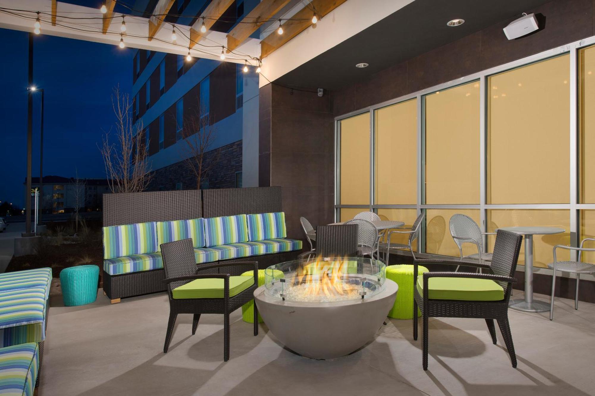 Home2 Suites By Hilton Denver International Airport Екстериор снимка
